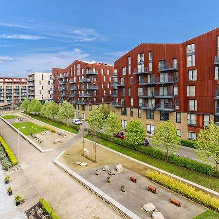 Stylish Surrey Quays Apartment - 10 Mins From Station London Bagian luar foto